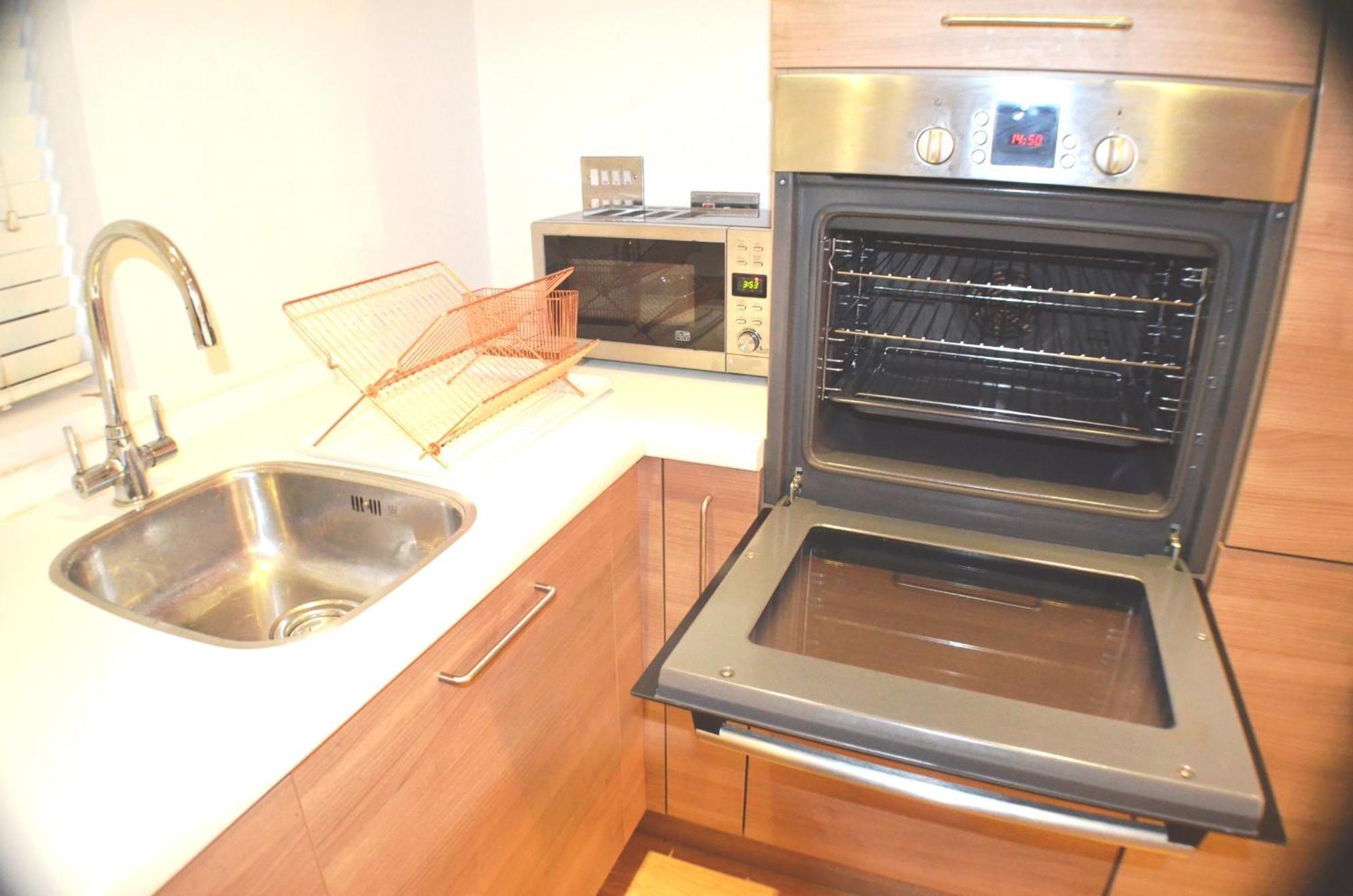 Brentwood Town Retreat - Large 2 Bedroom Apartment Exterior foto